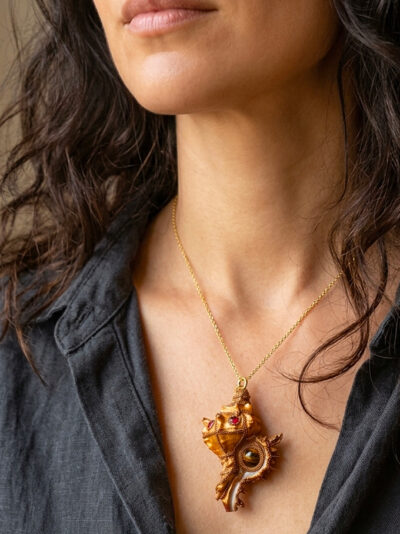 Collier DRAGON Coquillages, Grenats et Œil de Tigre