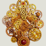 Broche Steampunk EFFELIA avec grenats et Calcédoine
