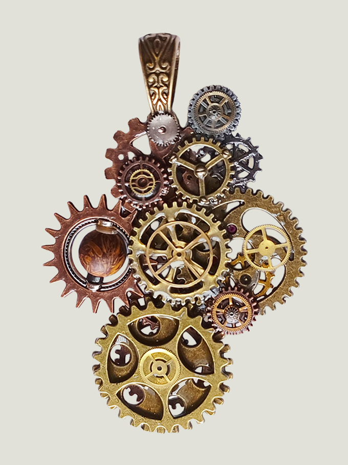 verso Pendentif composé d’engrenages alliage, orné d'une Agate marron montée sur un axe avec une bélière gravée de couleur bronze