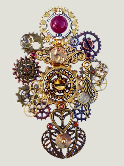 Orphélya recto Broche engrenages plume en alliage avec des grenats et une perle calcédoine rose foncé