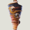 Recto pendentif Coquillage long et pointu marron foncé orné de perles dorées et de 3 agates marron