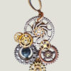 verso Pendentif composé d’engrenages alliage, orné d'une Agate bleu montée sur un axe avec une bélière gravée de couleur bronze