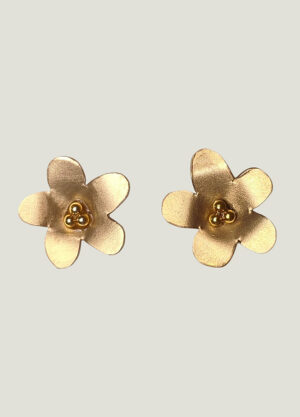 recto boucles d'oreilles clous en forme de fleur laiton doré avec 3 petites perles dorées