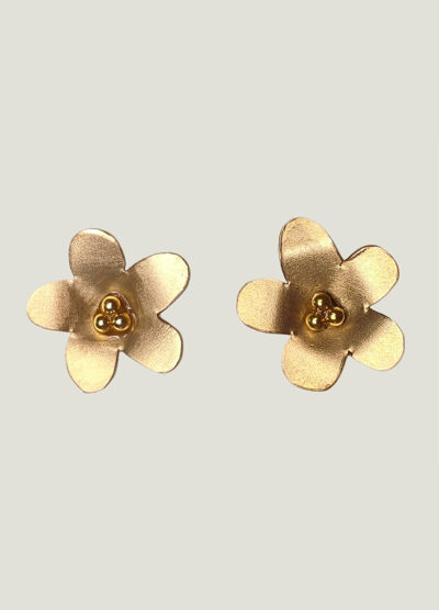 recto boucles d'oreilles clous en forme de fleur laiton doré avec 3 petites perles dorées