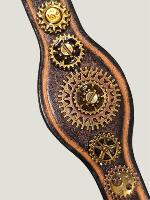 centre Bracelet cuir vieilli avec engrenages laiton vieilli et grenats