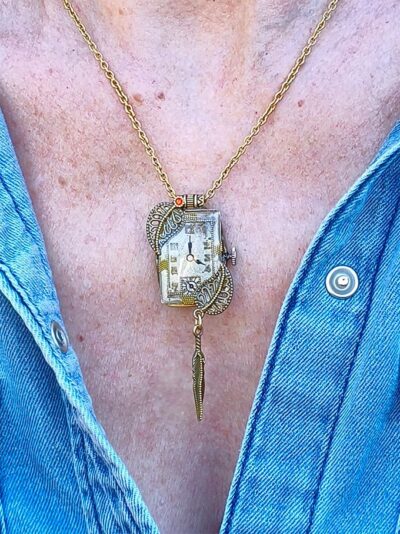 Collier steampunk ETHEL montre et grenat
