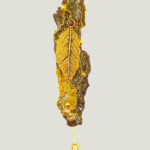 Broche Féerie FOLLEN écorce, perles et grenat