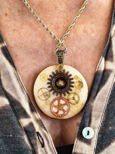 Collier médaillon MECANIKA