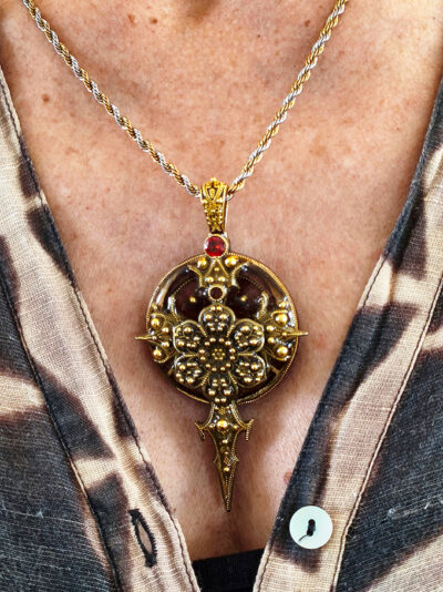 médaillon-épée-P Collier Féerie CALISTENIA